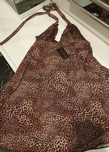 l Beden Leopar desenli boyundan bağlı parlak taş ve dantel detaylı gecel