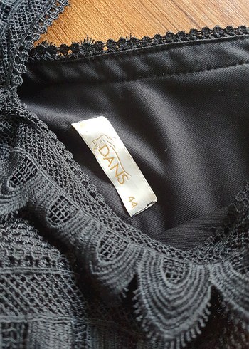 Dantel Detaylı V Yaka Siyah Midi Elbise - Görsel 4