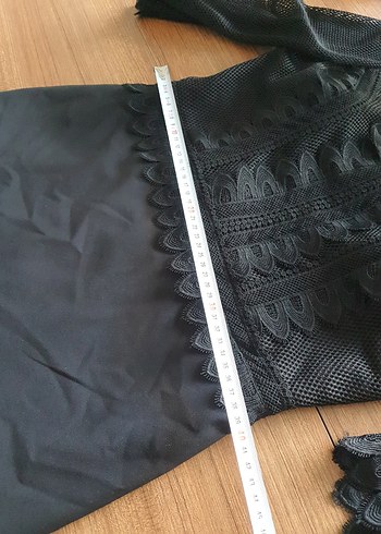 Dantel Detaylı V Yaka Siyah Midi Elbise - Görsel 3