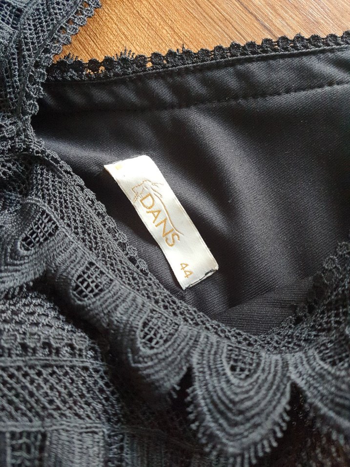 Dantel Detaylı V Yaka Siyah Midi Elbise - Görsel 4