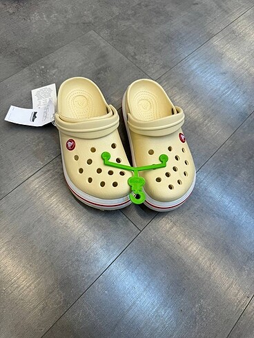 yeşil crocs terlik