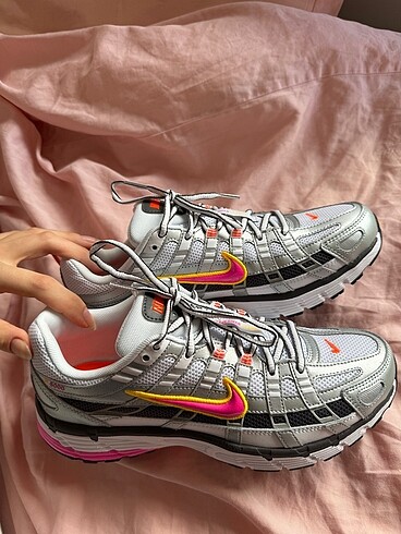 42 Beden beyaz Renk nike p6000 model spor ayakkabı