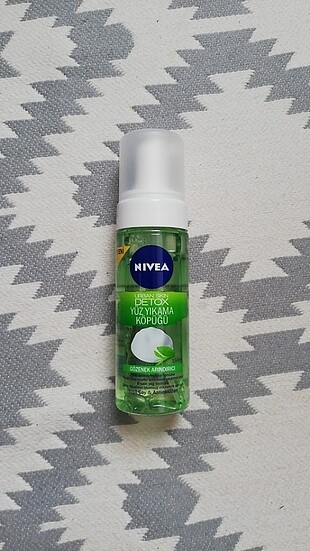 Nivea yeşil çaylı yüz yıkama köpüğü