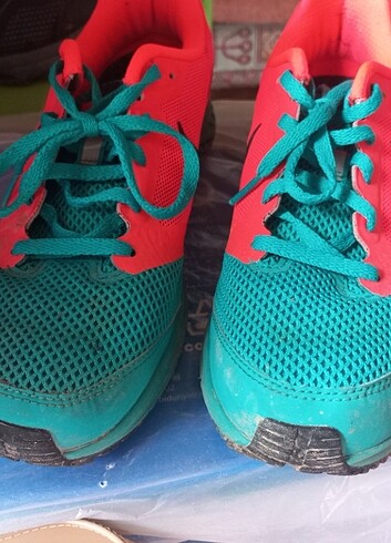Nike spor ayakkabısı