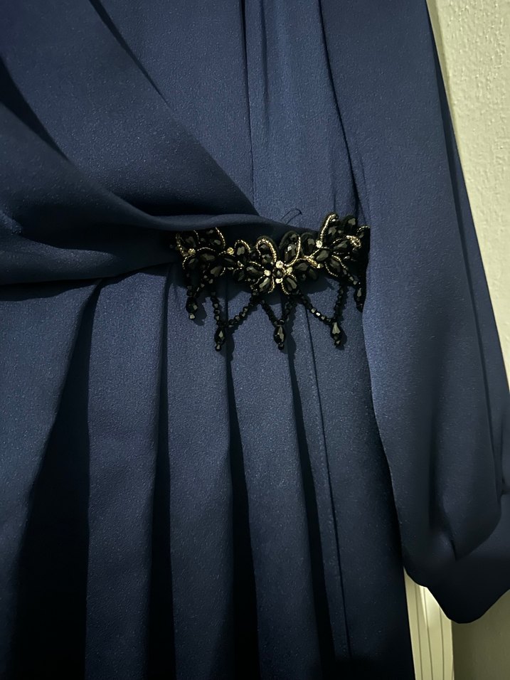 Zincir Detaylı Lacivert Uzun Kadın Abiye Elbise - Görsel 2