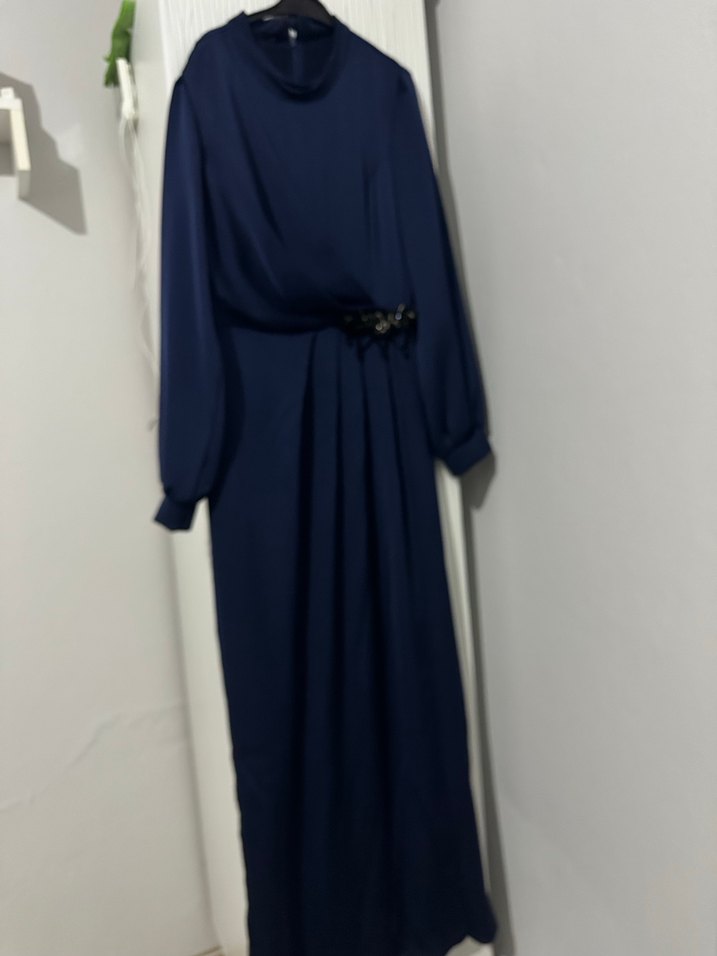 Zincir Detaylı Lacivert Uzun Kadın Abiye Elbise - Görsel 3