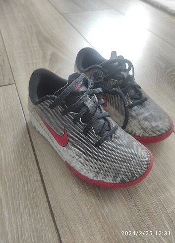 Nike krampon halı saha ayakkabisi