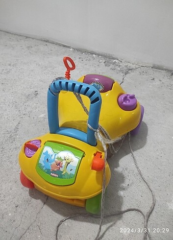 Fisher Price ilk adım arabasi