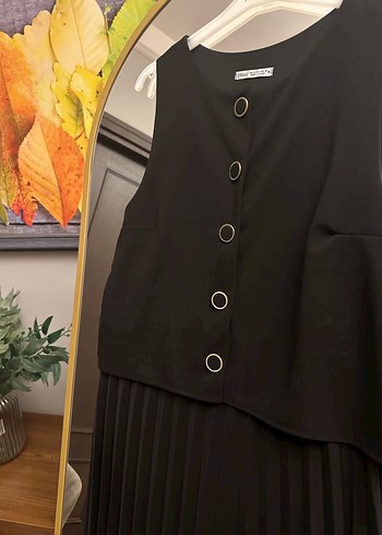 Siyah Piliseli Uzun Kolsuz Elbise - Görsel 2