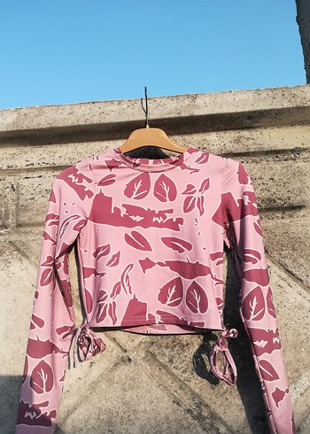 Pembe Bağcıklı Uzun Kollu Kısa Bluz