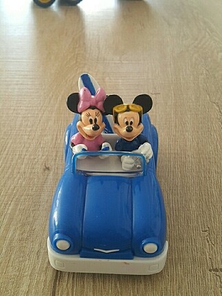 Mickey&Mini arabalı. Çok iyi durumda.