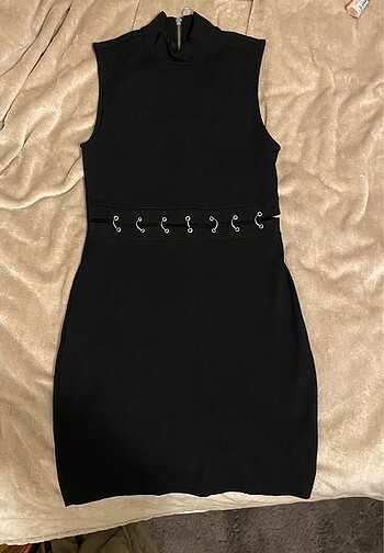 hm demir detaylı mini elbise
