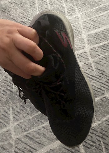 38 Beden Spor ayakkabı yıpranmış