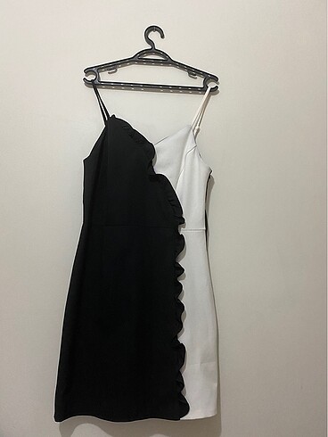 SİYAH BEYAZ ELBİSE - Görsel 3