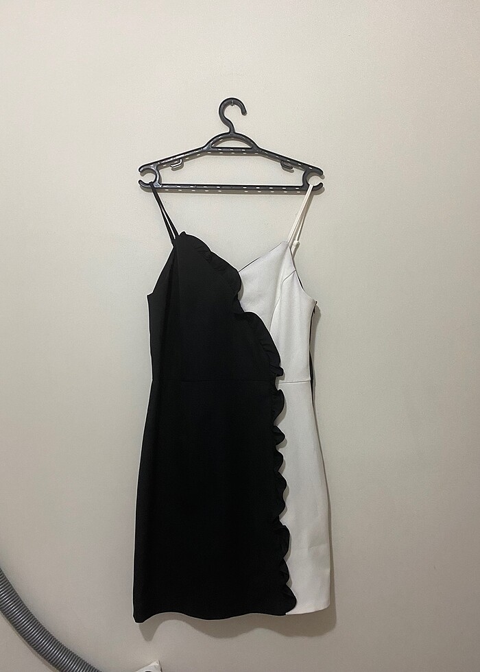 SİYAH BEYAZ ELBİSE - Görsel 2