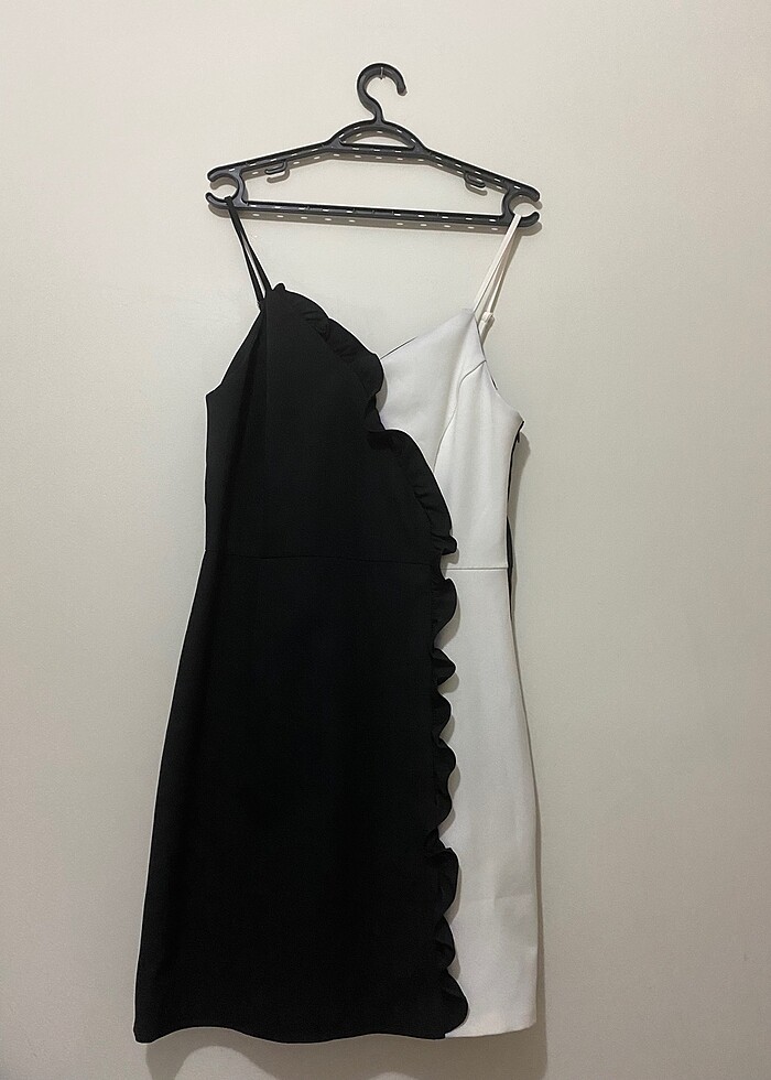 SİYAH BEYAZ ELBİSE - Görsel 3