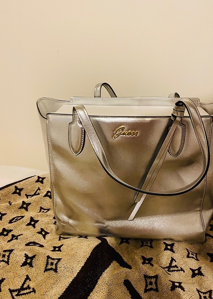 GRİ ÇANTA GUESS - Görsel 2