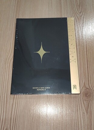 Monsta X Fantasia X Ön Sipariş Albümü 1. Versiyon