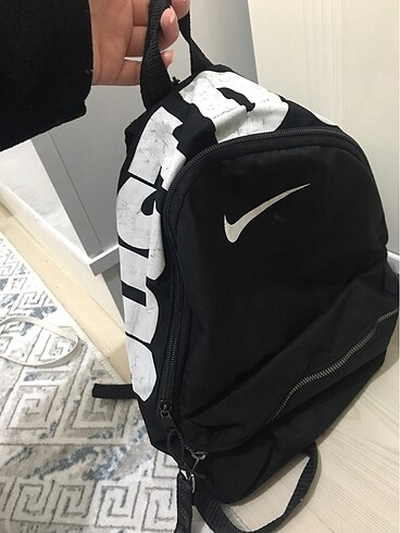  Beden Küçük Nike sırt çantasıdır