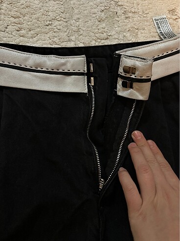 l Beden Bershka Beli Şeritli Kot Pantolon