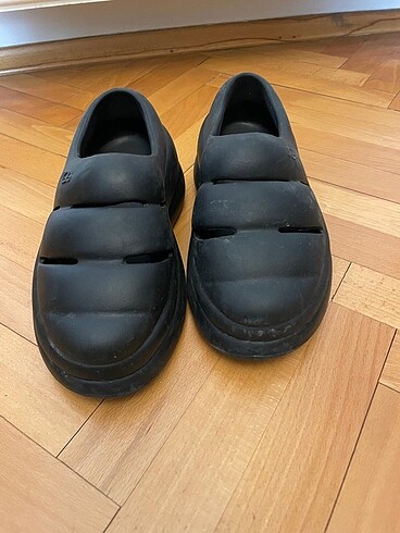 37,5 Beden siyah Renk Ugg ayakkabı