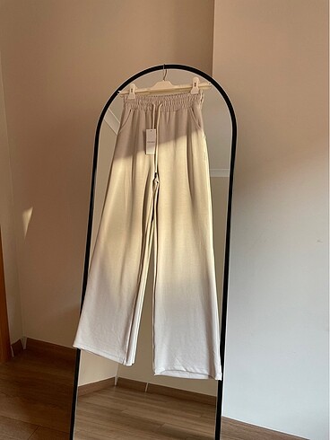 Oysho Palazzo krem