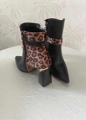 Leopar Desenli Tokalı Deri Kadın Bot - Görsel 6