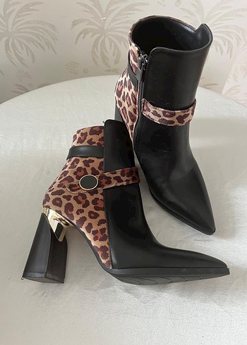 Leopar Desenli Tokalı Deri Kadın Bot - Görsel 3