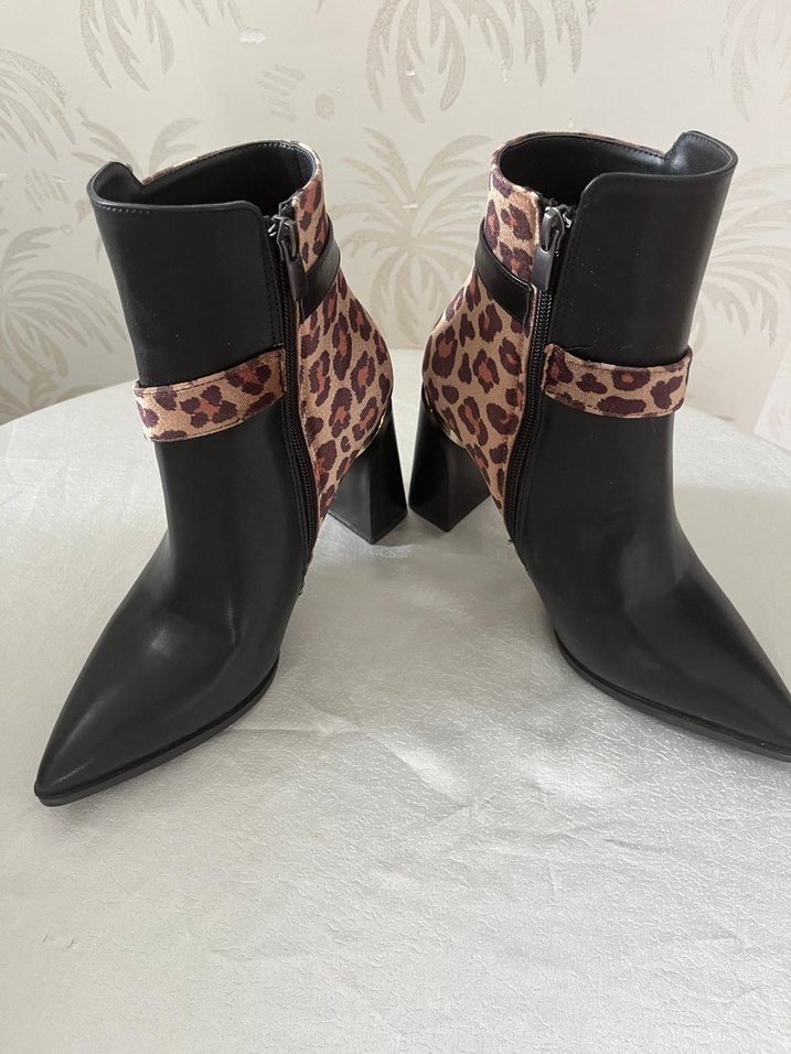 Leopar Desenli Tokalı Deri Kadın Bot - Görsel 2