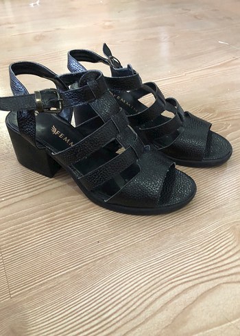 Diğer Siyah Tokalı Kadın Topuklu Sandalet