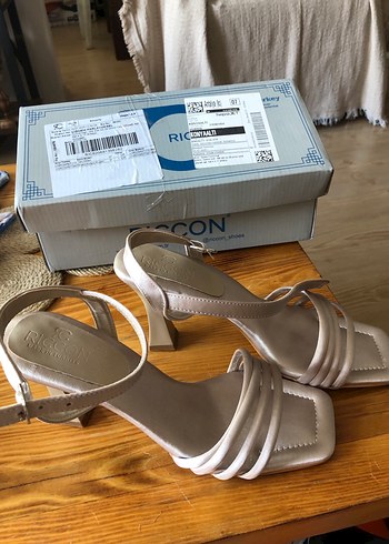 37 Beden Bej rengi şık Stiletto