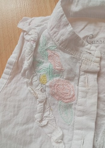 Nakışlı Beyaz Kız Kolsuz Keten Gömlek - Görsel 2