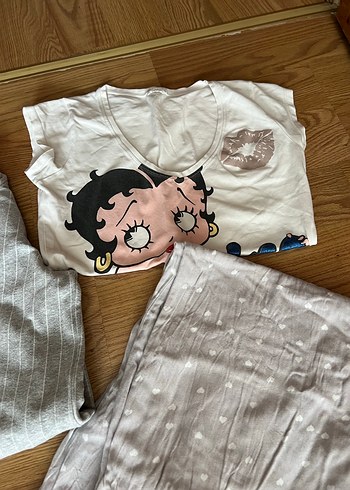 Beyaz Kısa Kollu Pamuklu Pijama Takımı sadece ütüsüz yepyeni - Görsel 3