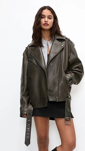 42 Beden siyah Renk Pull and bear deri ceket