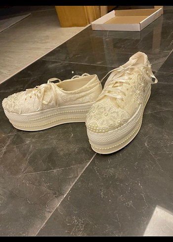 Nakışlı Beyaz Platform Topuklu Kadın Spor Ayakkabı - Görsel 3