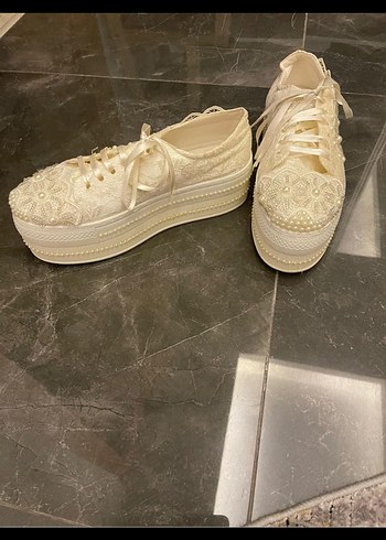 Nakışlı Beyaz Platform Topuklu Kadın Spor Ayakkabı - Görsel 2