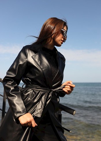 Siyah Deri Kemerli Uzun Trençkot - Görsel 4