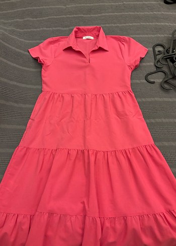 Pembe Yakalı Kısa Kollu Midi Elbise
