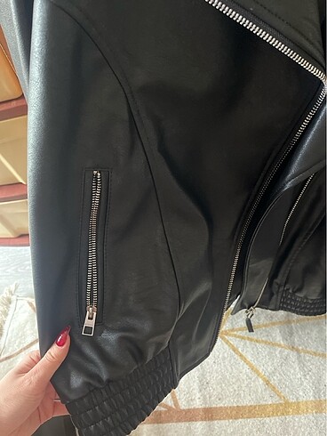 m Beden siyah Renk BERSHKA YENİ DERİ BİKER CEKET