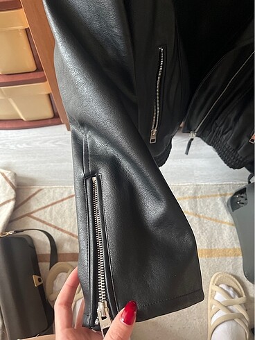 m Beden BERSHKA YENİ DERİ BİKER CEKET