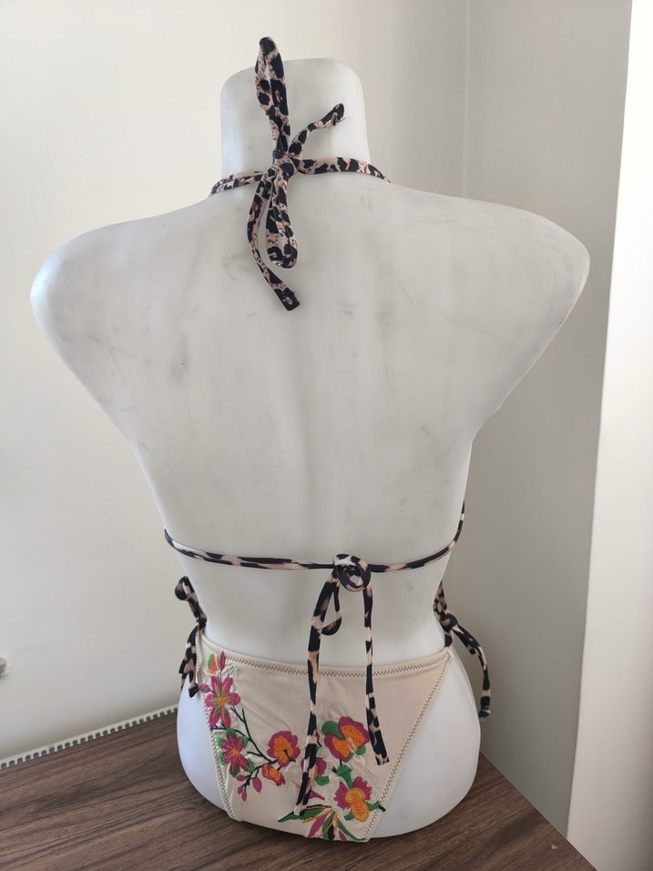 Renkli Bağlamalı Bikini Takımı - Görsel 2