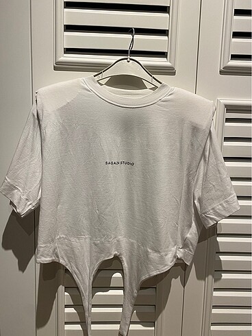 Sagaza omuzları vatkalı tshirt