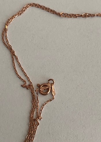 Diğer Gümüş mineli rosegold Renkli Zincir Detaylı Mini Balık Kolye