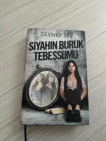 siyahın buruk tebessümü