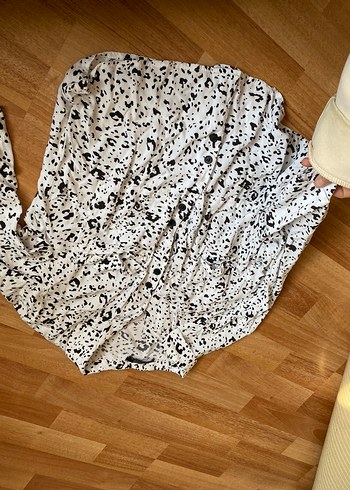 Düğmeli, uzun kollu, bol kesim kadın gömlek - Görsel 3