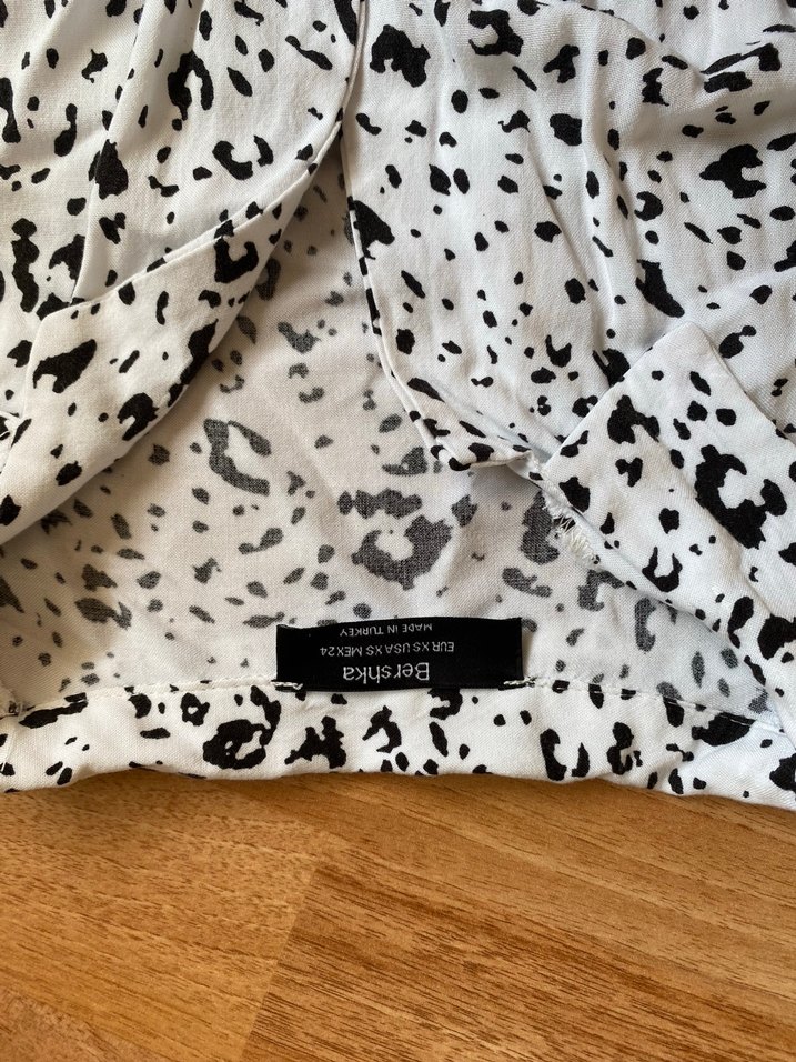 Düğmeli, uzun kollu, bol kesim kadın gömlek - Görsel 2