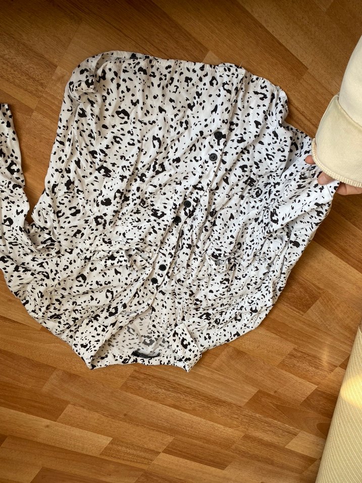 Düğmeli, uzun kollu, bol kesim kadın gömlek - Görsel 3