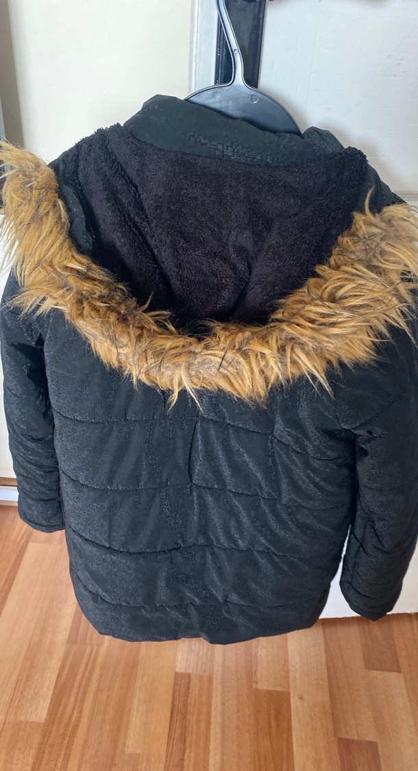 Siyah Kürklü kız çocuk mont - Görsel 3