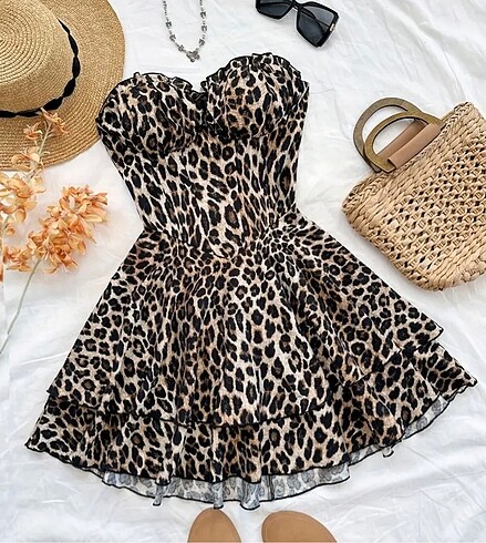 Leopar desenli, straplez elbise