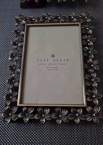 Çiçek Desenli Kahverengi Metal Çerçeve - Görsel 2